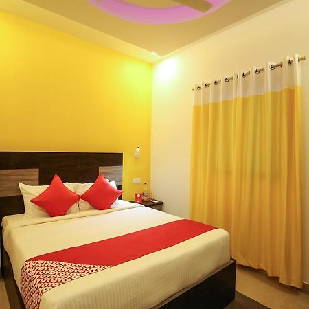 Oyo 10152 Rail View Residency Hotel Alappuzha Екстериор снимка