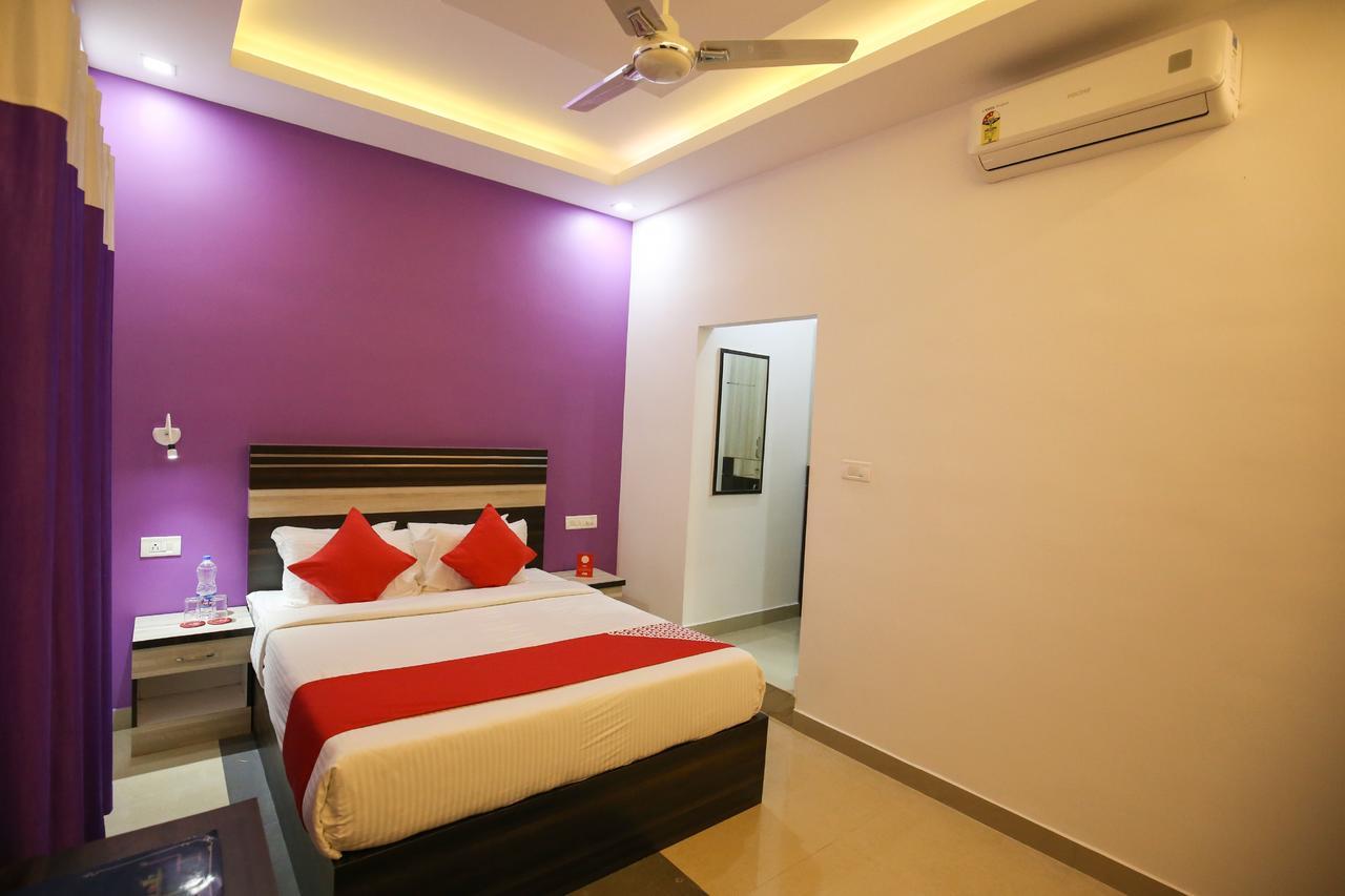 Oyo 10152 Rail View Residency Hotel Alappuzha Екстериор снимка