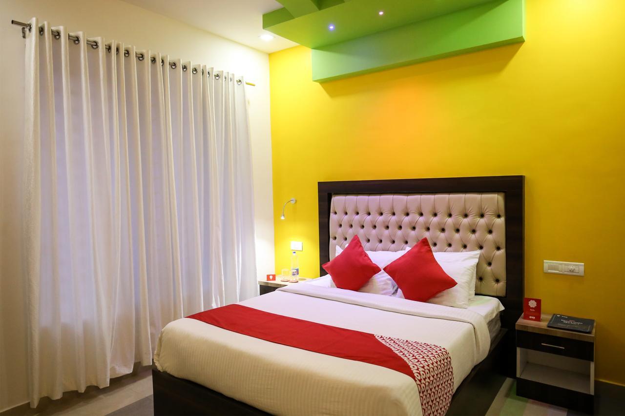Oyo 10152 Rail View Residency Hotel Alappuzha Екстериор снимка
