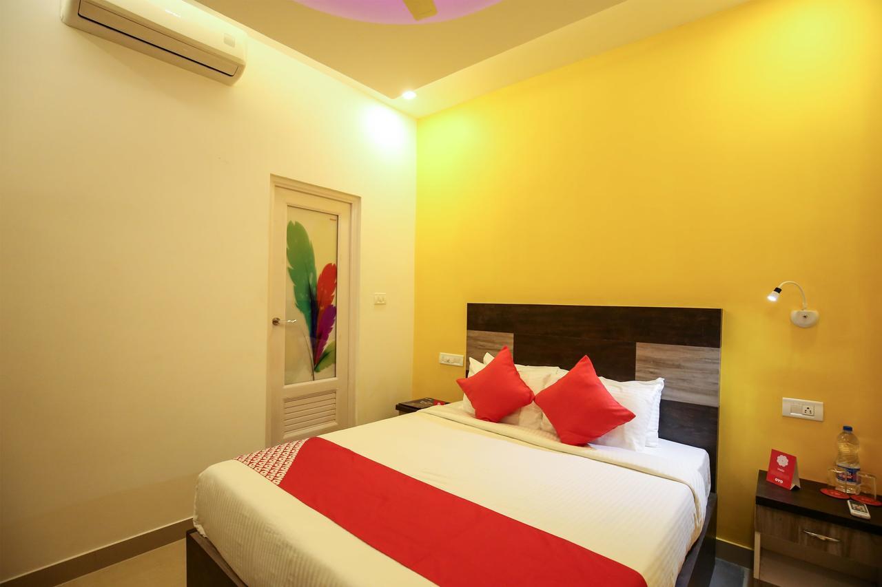 Oyo 10152 Rail View Residency Hotel Alappuzha Екстериор снимка