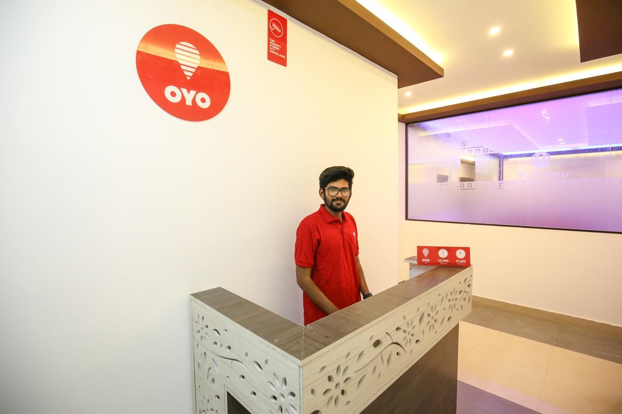 Oyo 10152 Rail View Residency Hotel Alappuzha Екстериор снимка