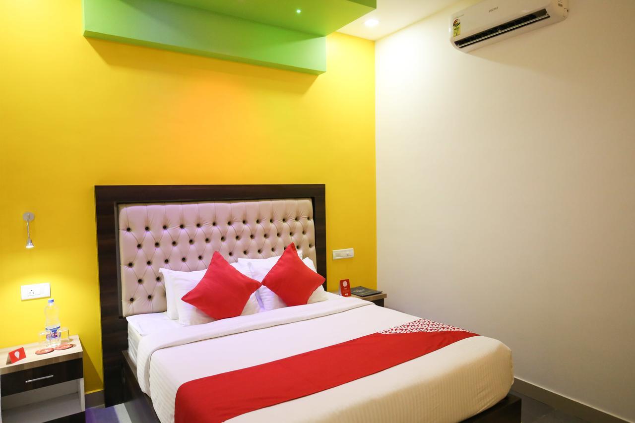 Oyo 10152 Rail View Residency Hotel Alappuzha Екстериор снимка