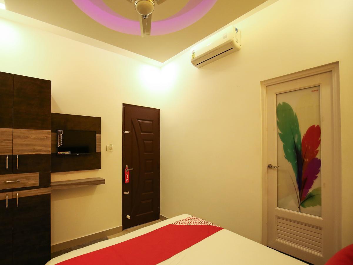 Oyo 10152 Rail View Residency Hotel Alappuzha Екстериор снимка
