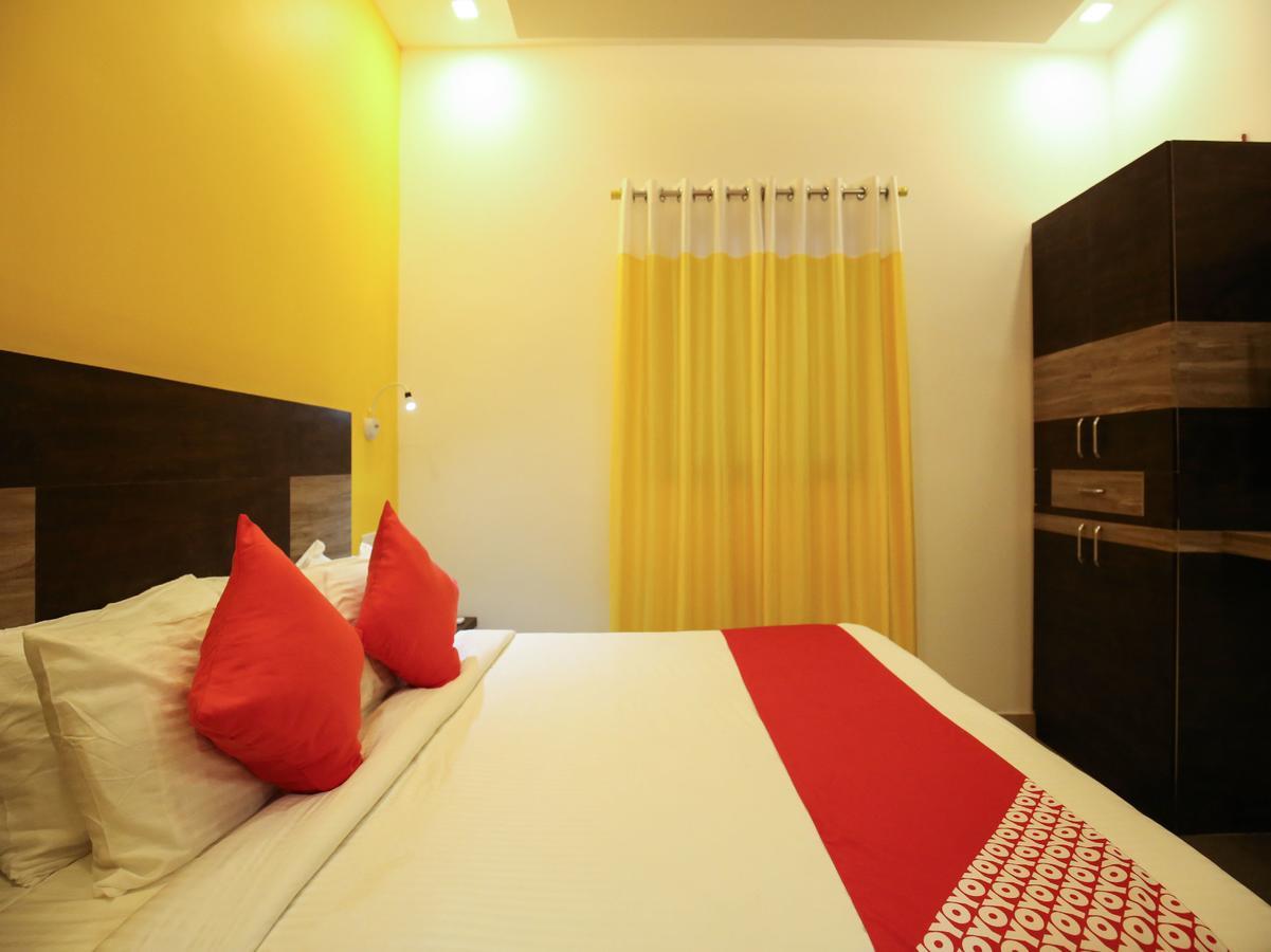 Oyo 10152 Rail View Residency Hotel Alappuzha Екстериор снимка