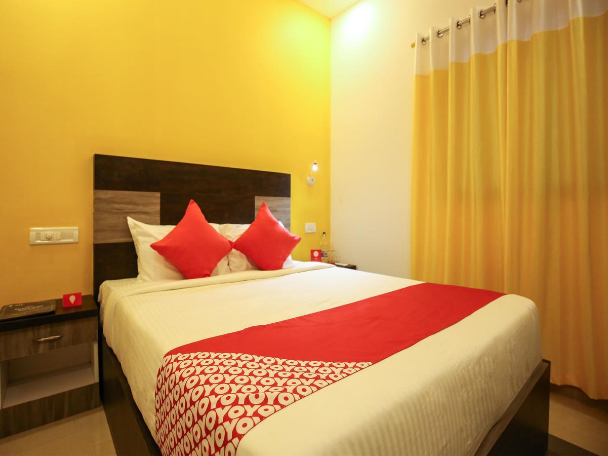 Oyo 10152 Rail View Residency Hotel Alappuzha Екстериор снимка